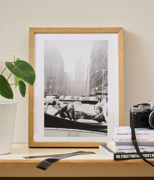 Garry Winogrand Mini Print Park Avenue, New York